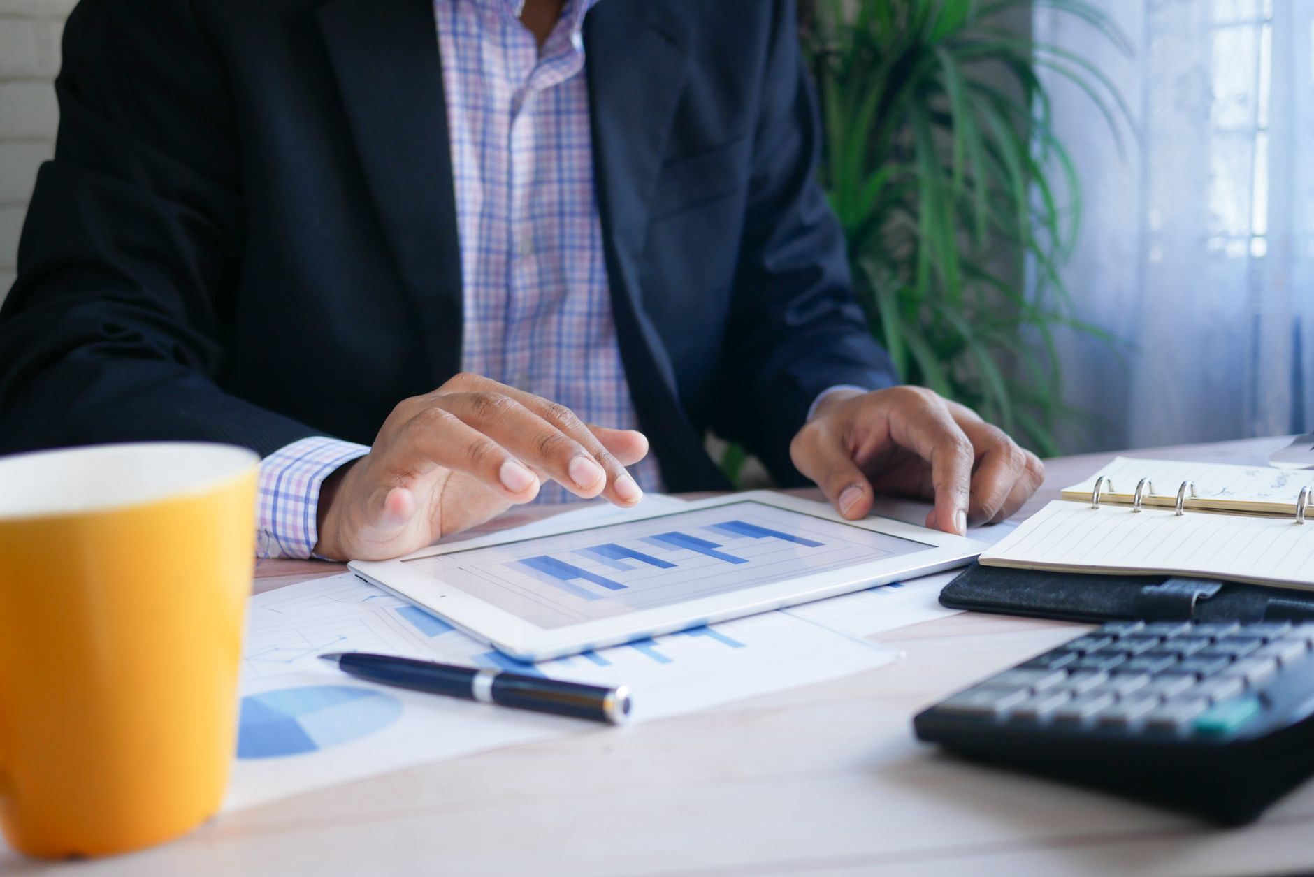 Transformacao digital em empresa com fluxos automatizados e indicadores de resultado