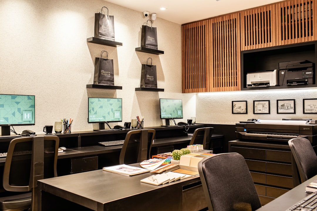 advogados computadores escritório