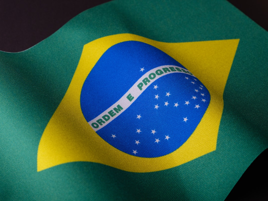 Crescimento do e-commerce brasileiro com gráficos de desempenho digital