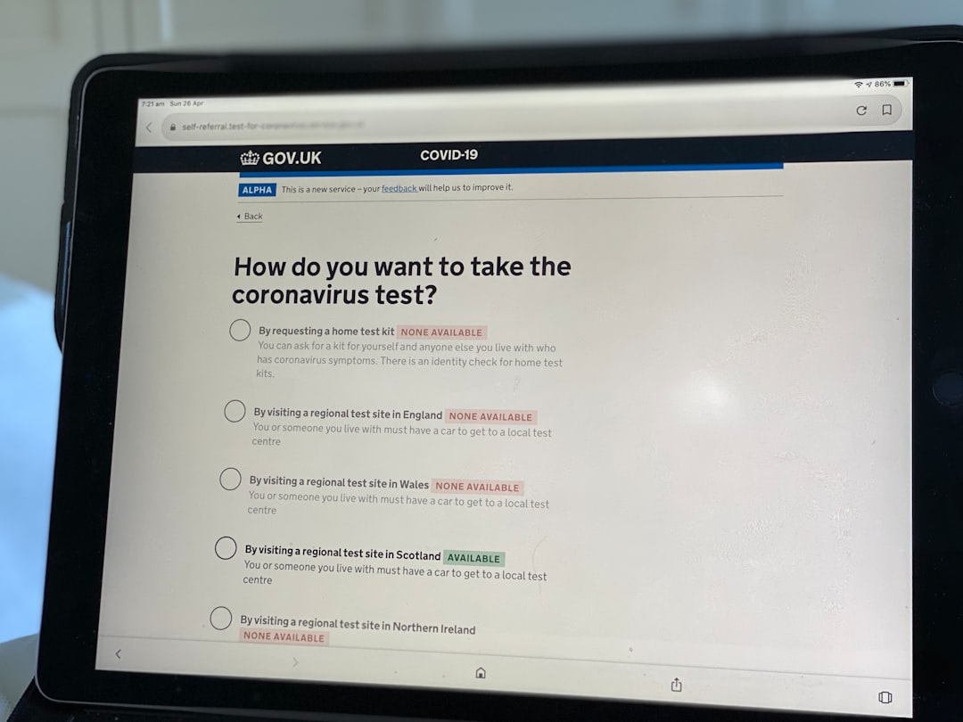 Quiz interativo em tela de computador para engajamento de usuários