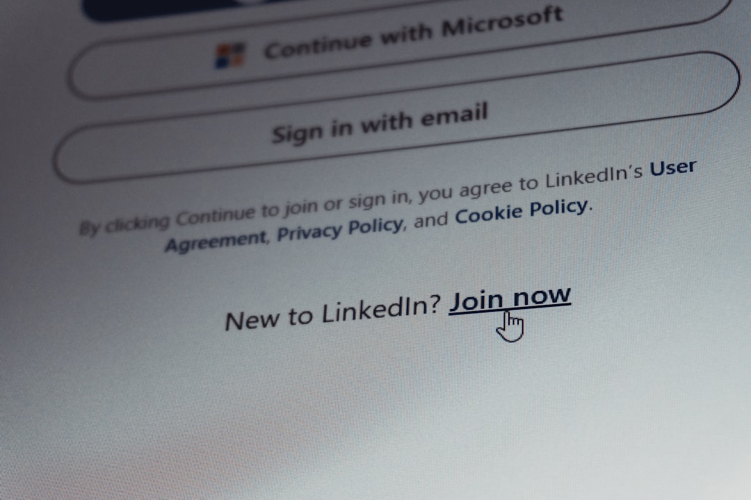 Tela de alerta de segurança identificando e-mail de phishing em computador