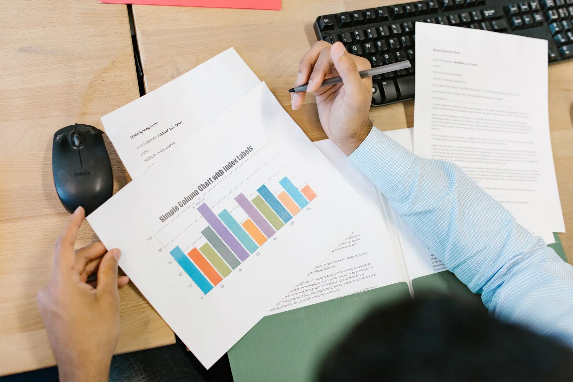 Planilha com dados de avaliação e comparação de resultados em monitor