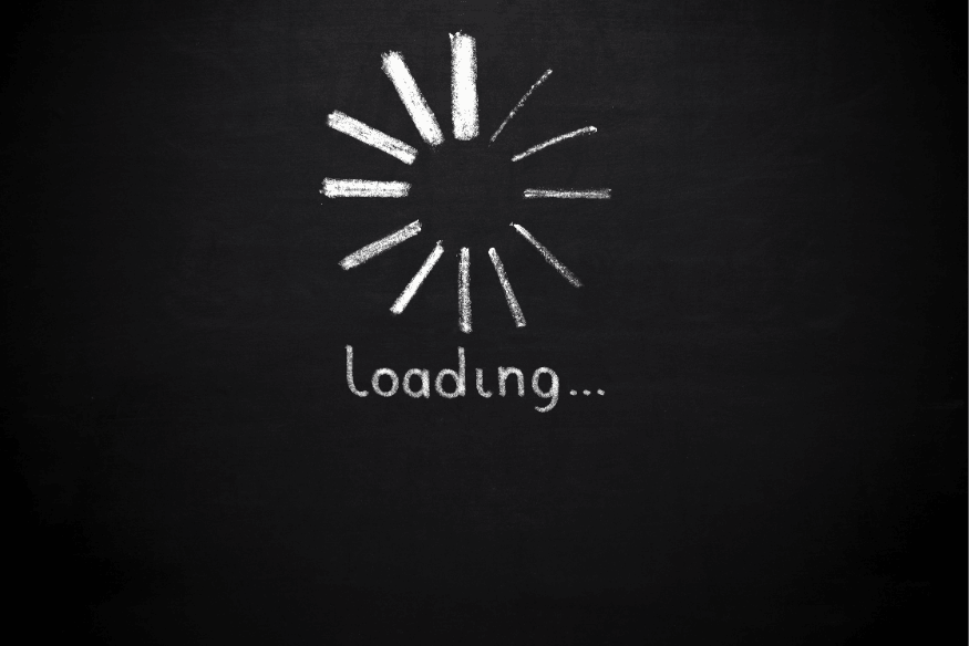 Tela escura com ícone de carregamento e a palavra "loading", simbolizando lentidão no site.