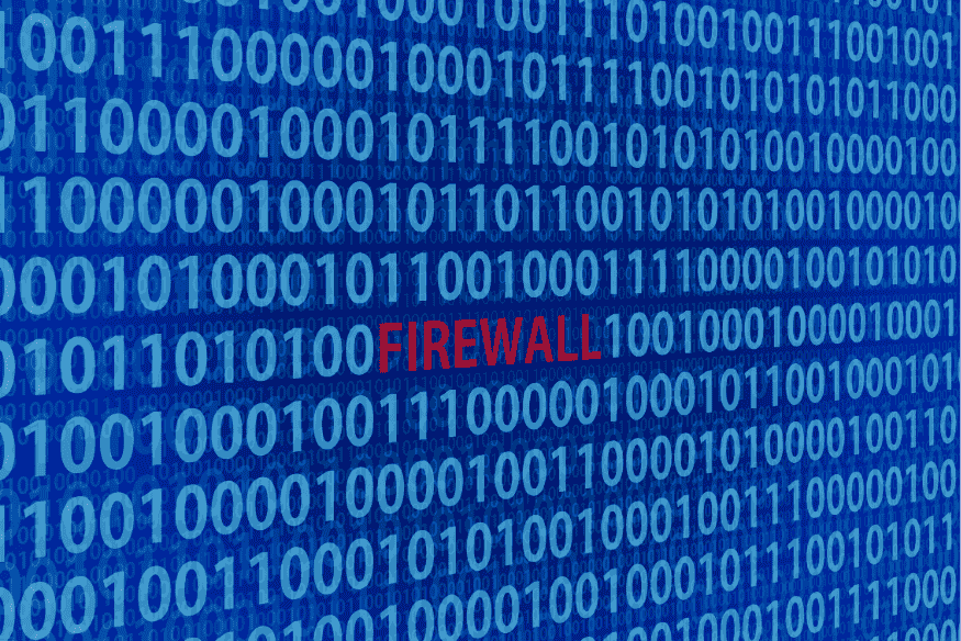 Palavra "Firewall" destacada entre códigos binários em fundo azul digital.